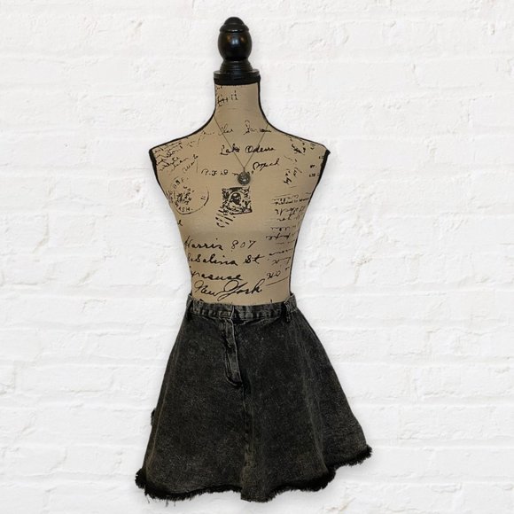 Kira Yukimura's H&M Divided Distressed Denim Circle Skirt Teen Wolf - Picture 4 of 7